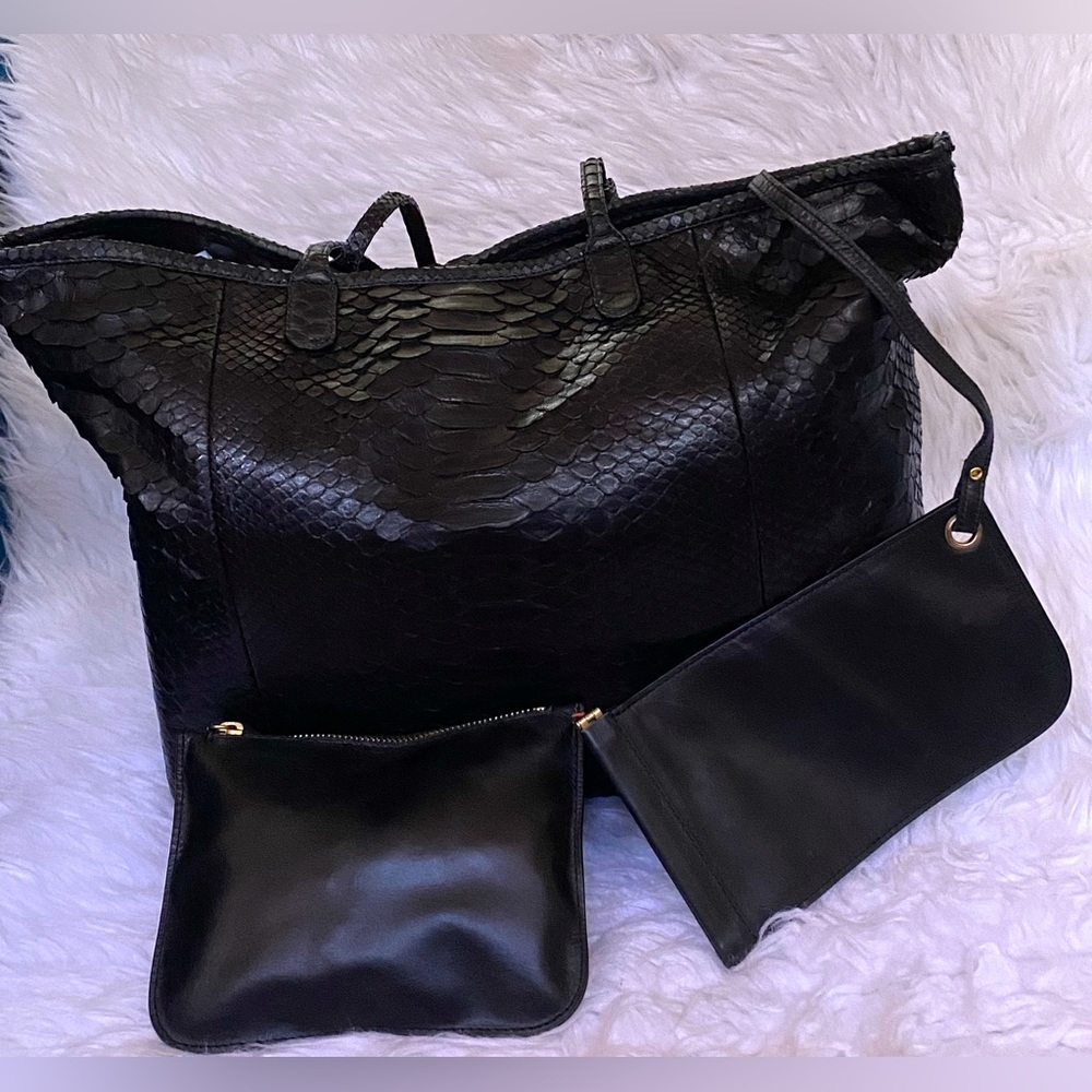 Black Women's Tote Bag with Two Pouches - Classic Everyday Carry